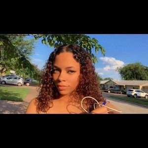 Meet your Posher, Denise